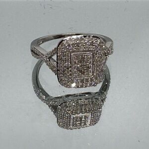 9.25 Sterling Silver Natural Diamond Ring with Geometric Design